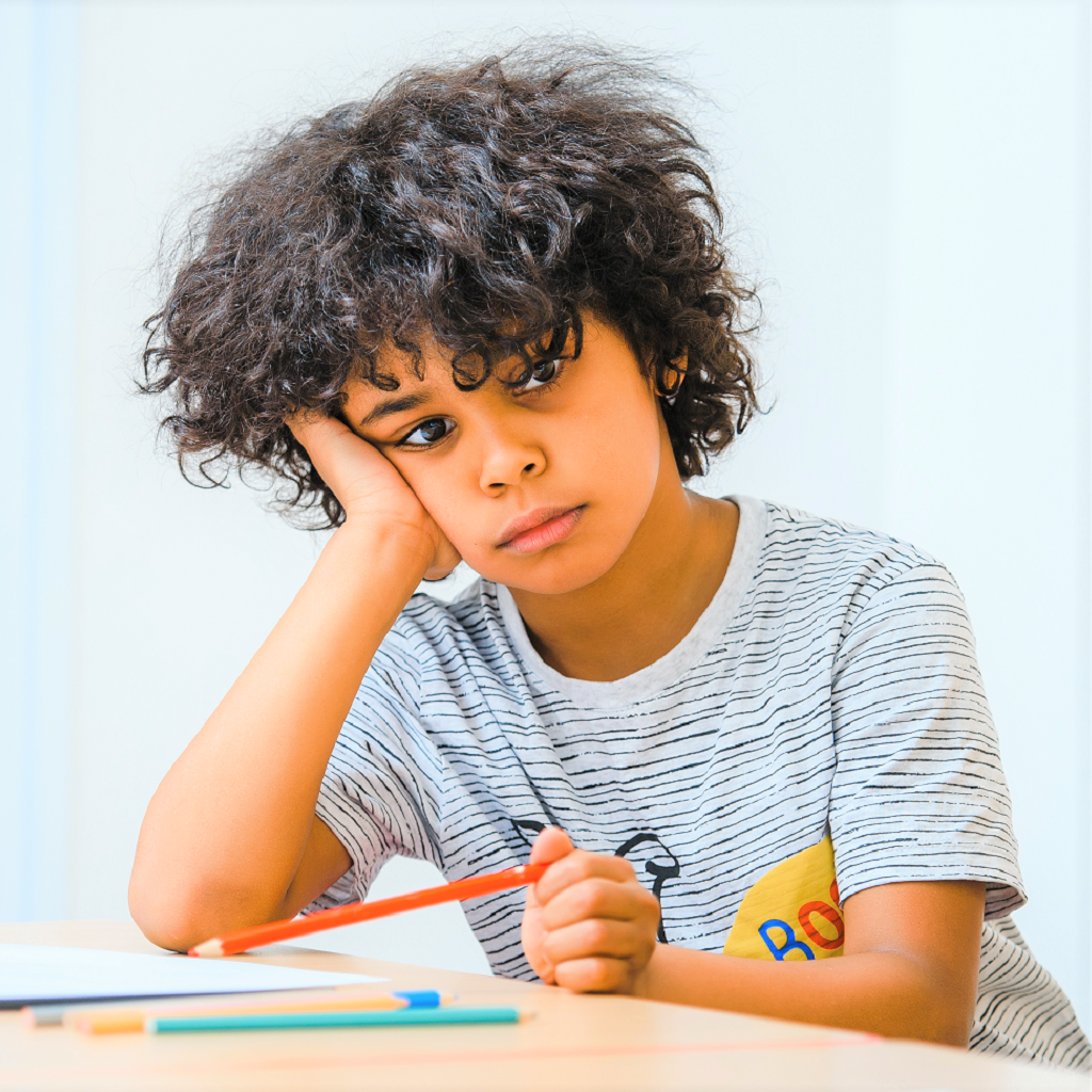 BRON

Mon enfant écrit mal mon enfant est illisible mon fils ma fille mon ado perd des points à cause de l’écriture mal au poignet en écrivant trop lent honte de mon écriture rééduquer améliorer son écriture graphopédagogue 5E 

Aider un enfant à améliorer son écriture