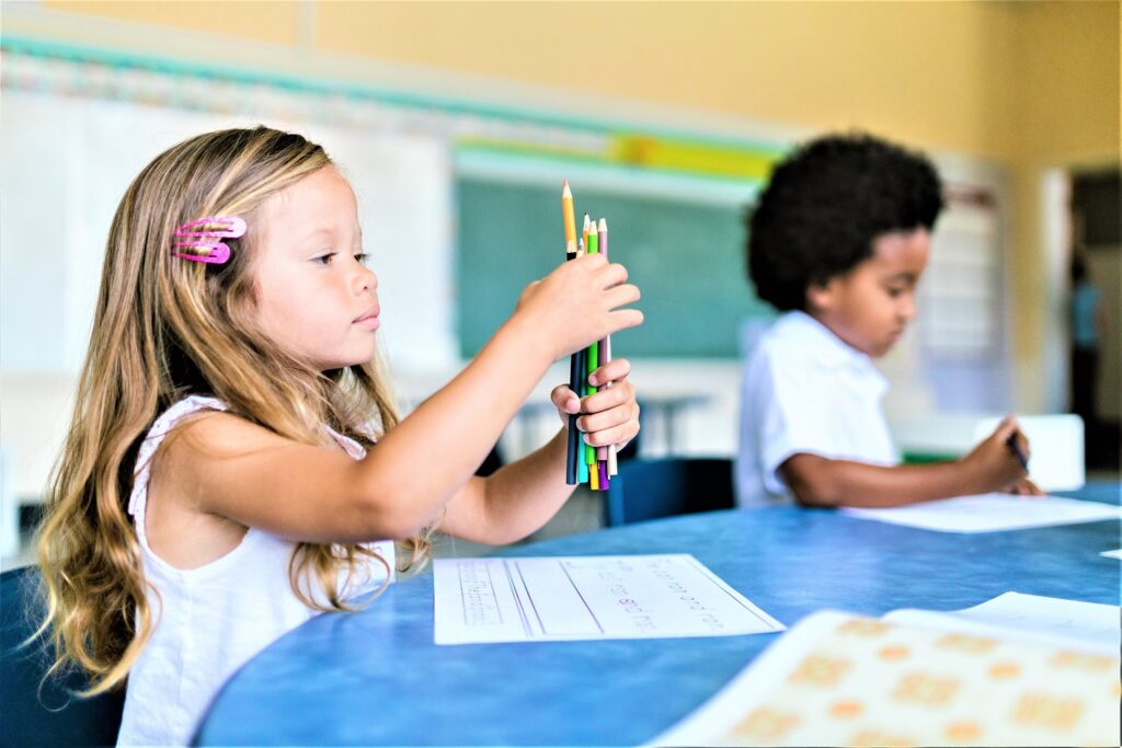 LYON

Elodie Gébleux Triple boucle cabinet de graphopédagogie remédiation de l’écriture pour enfants, adolescents, adultes
dysgraphie
ateliers d’écriture partage conseils classe élèves heureux